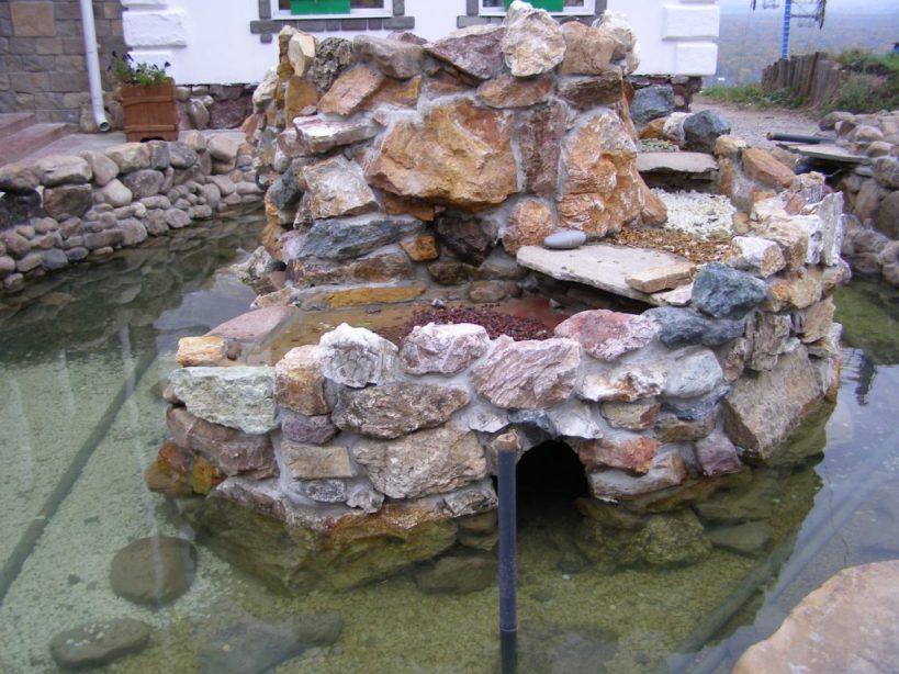 Классическое устройство фонтана из камня